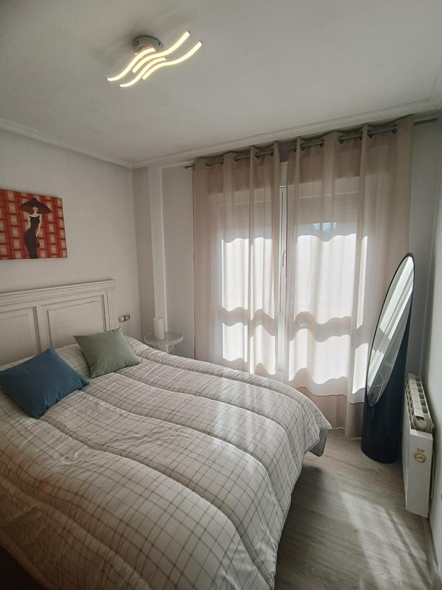 Apartamento Hospital Los Prados Parking Gratuito Oviedo Eksteriør bilde